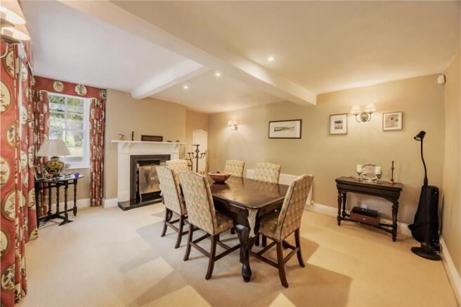 5 bed Detached for sale Image 4