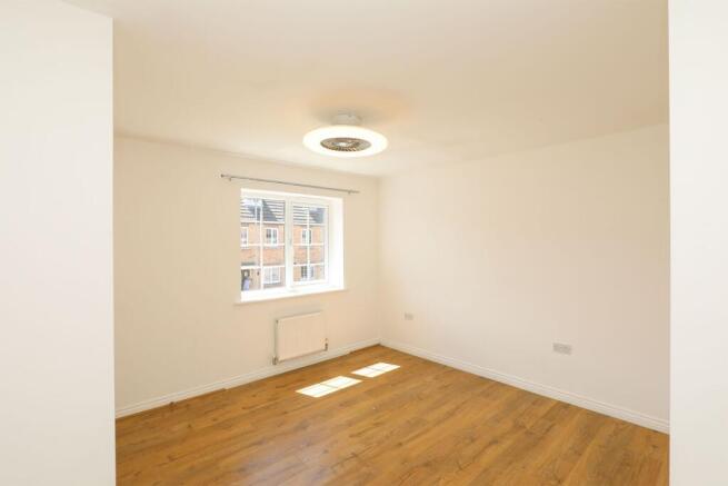 3 bed Semi-Detached for sale Image 8