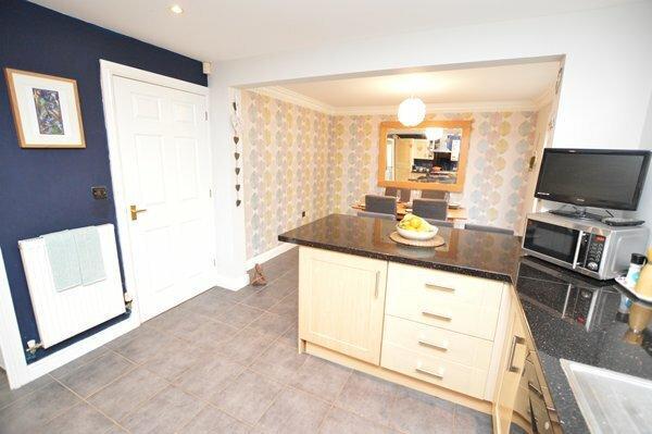 open plan dining/kitchen