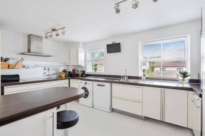 ST THERESA CLOSE (19).jpg