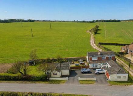 Low Road, Grayingham