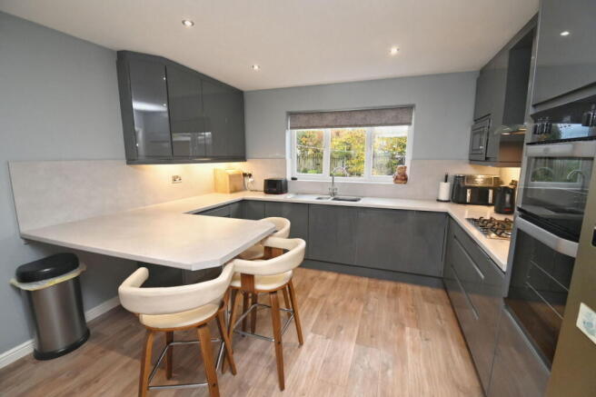 4 bed Detached for sale Image 4