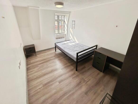 2 bed Apartment to rent Image 8