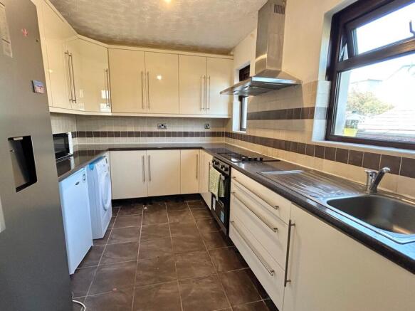 3 bed Semi-Detached for sale Image 4