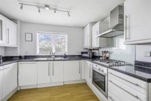 Flat 4, 54, Malmstone Avenue, Redhill RH1 3NE