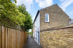 17, Albany Passage, Richmond TW10 6DL