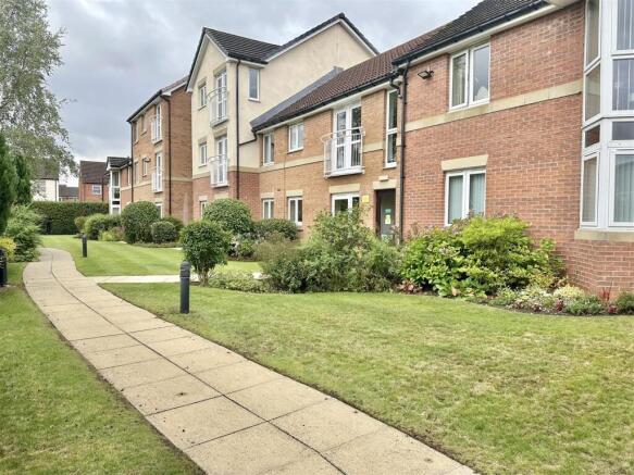 2 bed Apartment for sale Image 11
