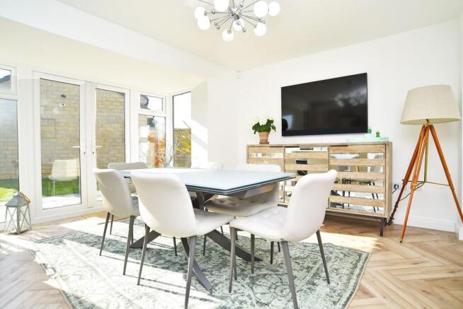 4 bed Detached for sale Image 7