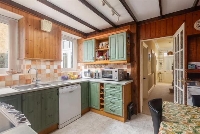 5 bed House for sale Image 7