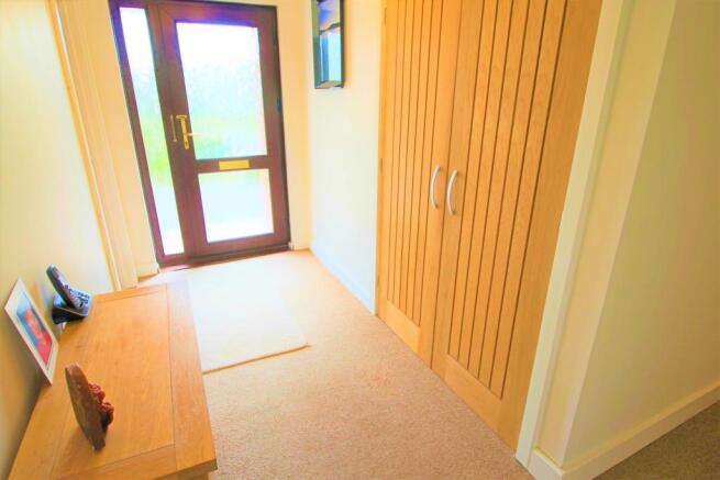 Entrance hall angle 2