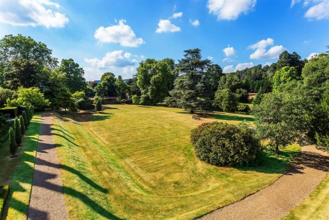 house. estate agency Albury Mansion Apartment 6
