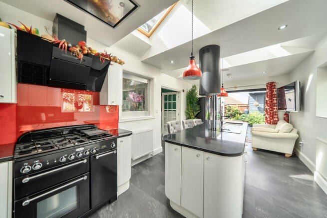 6 bed Detached Bungalow for sale Image 5