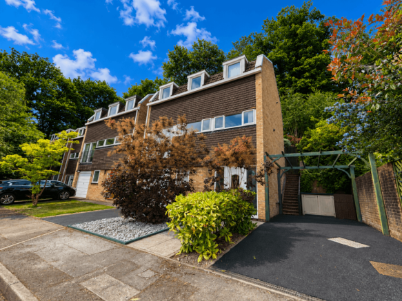 4 Bed Unfurnished Town House
