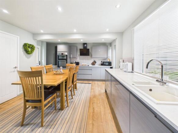 Fishers Way, Kingscourt, Stroud, Gloucestershire, GL5 photo 2