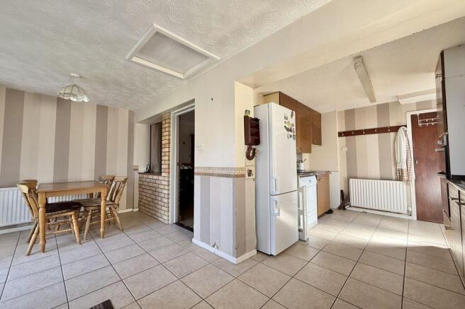 L-shaped Kitchen/Dining Room