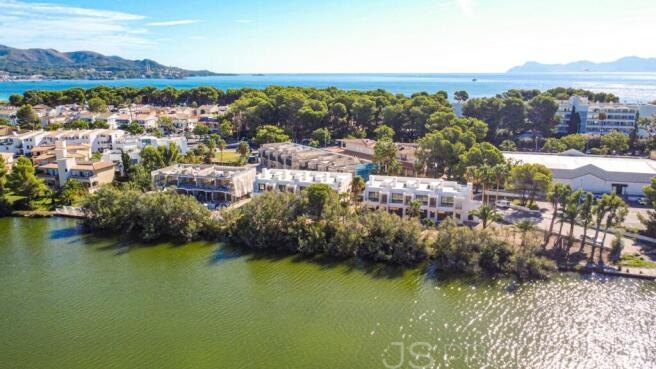 Elegant Semi-Detached Homes with Stunning Lake Views