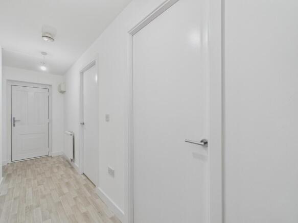 2 bed Apartment to rent Image 11