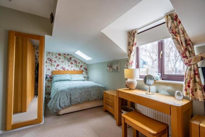4 bed Semi-Detached for sale Image 8