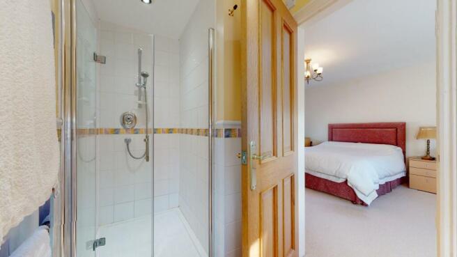 EN SUITE SHOWER ROOM
