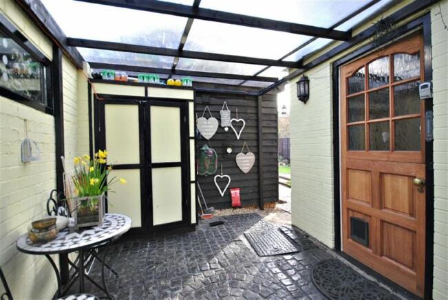 COVERED PORCH