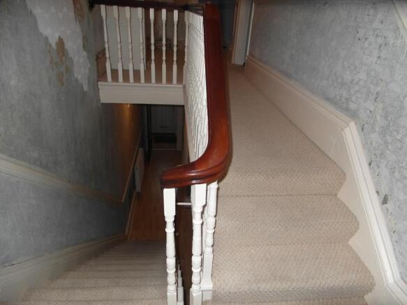 FIRST FLOOR LANDING