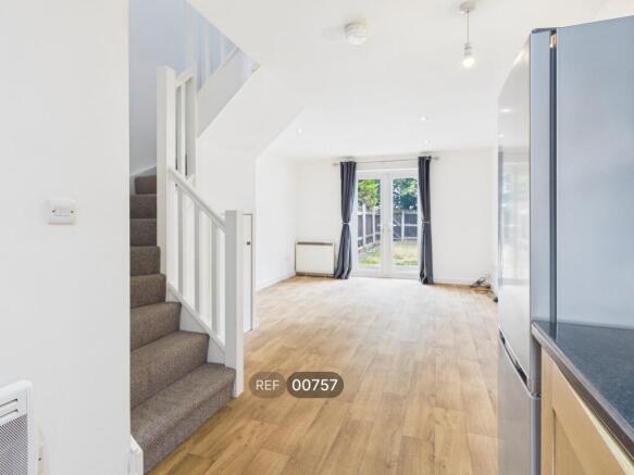 2 bed Terraced to rent Image 4