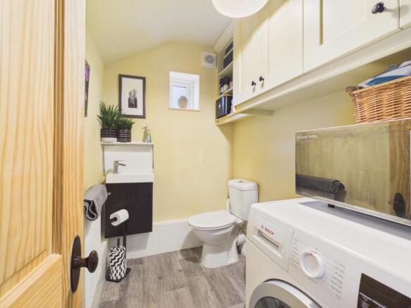 3 bed Terraced for sale Image 8