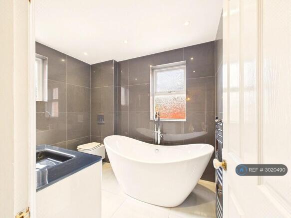 4 bed Detached to rent Image 12