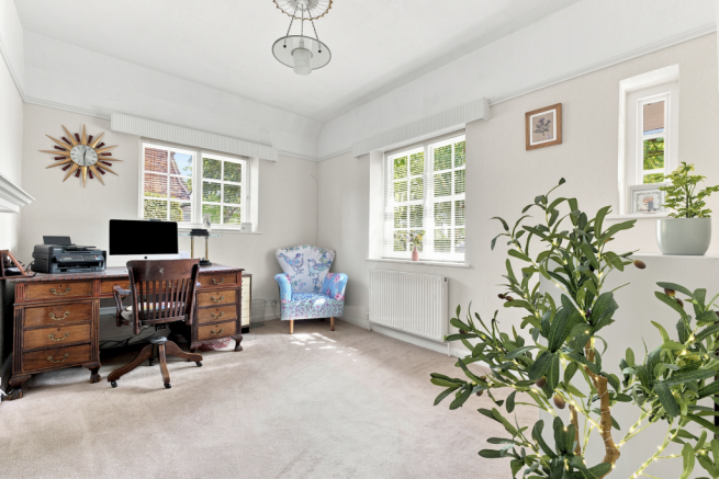 6 bed Semi-Detached for sale Image 6
