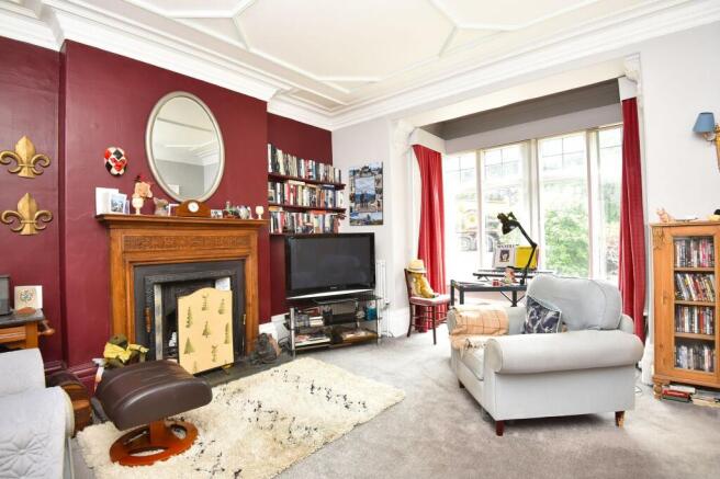 5 bed House for sale Image 4