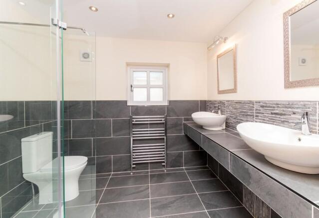 ENSUITE 