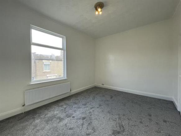 2 bed Terraced to rent Image 7