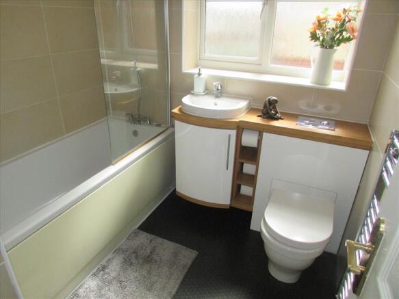 FAMILY BATHROOM