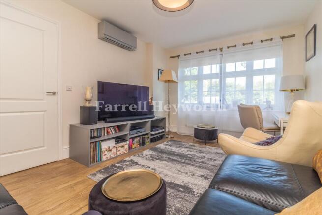 Lounge image 2