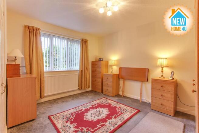 MAIN BEDROOM: