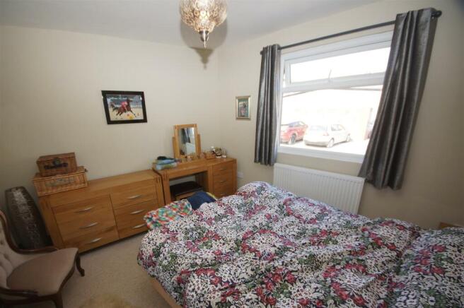 USE Bedroom 2.JPG