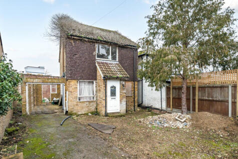Circle Gardens, Byfleet, KT14