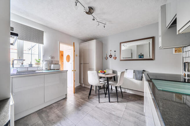 1403771-5-697b6ad...