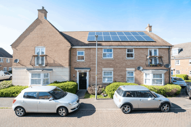 2-bed flat on Bluebell Close, Wellingborough, NN8, £150,000