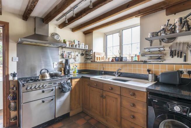 KITCHEN/DINING ROOM