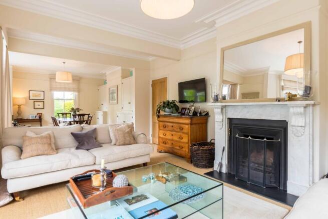 5 bed Detached for sale Image 8