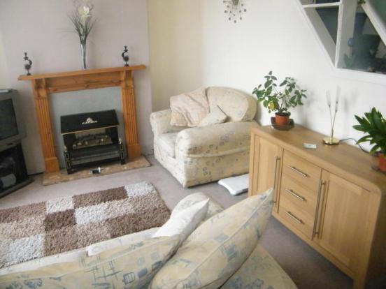 Front Lounge Pic1