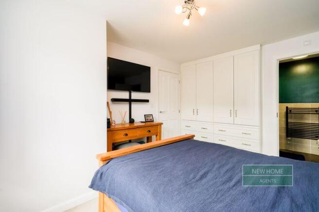 4 bed Detached for sale Image 12