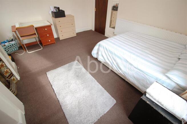 7 bed House to rent Image 5