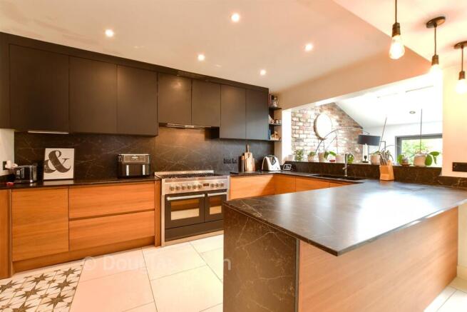 Kitchen/ Dining Area