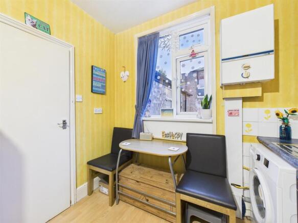 2 bed Maisonette for sale Image 6