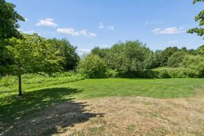 27, Foxherne, Slough SL3 7AR