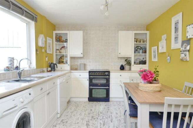 KITCHEN/DINING ROOM