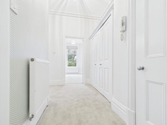 2 bed Flat to rent Image 11