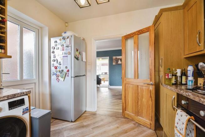 3 bed Semi-Detached for sale Image 6